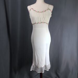 Vintage 60s/70s Nylon White Sleeveless Pleated Bust Slip Dress Nightgown Floral